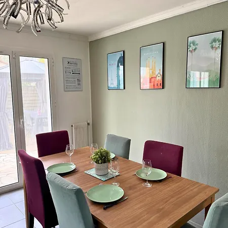 Holiday home Lotus - Terrasse - Piscine - Parking